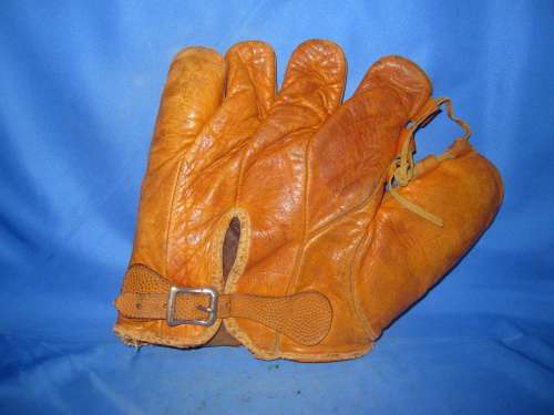 Ray Peaches Davis Hutch Back